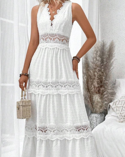 Robe en dentelle sans manches